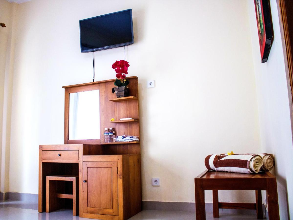 Bali 85 Beach Inn Padangbai  Bagian luar foto